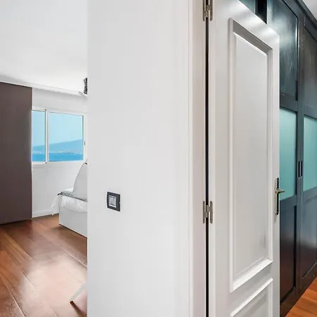 Spacious With Private Parking Apartman