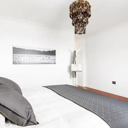 Spacious With Private Parking Apartman Radazul