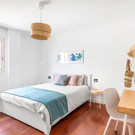 Spacious With Private Parking Apartment