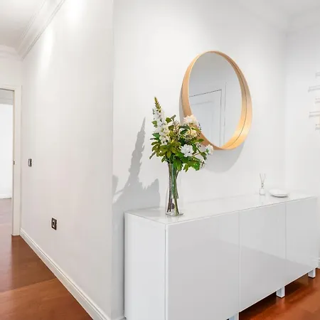 Lejlighed Spacious With Private Parking Radazul